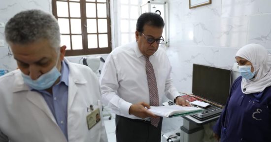 وزير الصحة يوجه بفتح تحقيق عاجل فى توقف 4 أجهزة طبية عن العمل بمستشفى «رمد قلاوون»