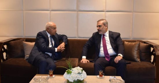 أبو الغيط يستقبل وزير خارجية تركيا ويؤكد ضرورة إغاثة سكان غزة