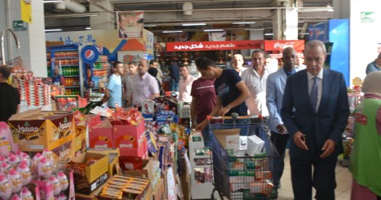 محافظ القليوبية يتابع تطبيق مبادرة خفض السلع الأساسية ببنها وطوخ من 15 لـ25%