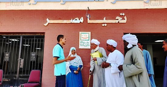 فرحة حياة كريمة.. الأهالى يعبرون عن سعادتهم بافتتاح المراكز التكنولوجية.. "اليوم السابع" داخل قرية الكاجوج بأسوان.. السكان: التشغيل التجريبى لمجمع الخدمات يوفر الوقت والجهد.. وبدأنا نلمس ثمار التنمية.. صور