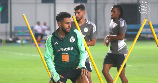 منتخب الجزائر يبدأ الاستعداد لمواجهة منتخبنا الوطنى فى الإمارات.. صور