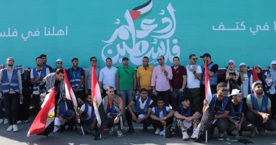 العريش تستقبل قافلة التحالف الوطنى وحياة كريمة المُحملة بالمساعدات تمهيدًا لدخولها غزة 
