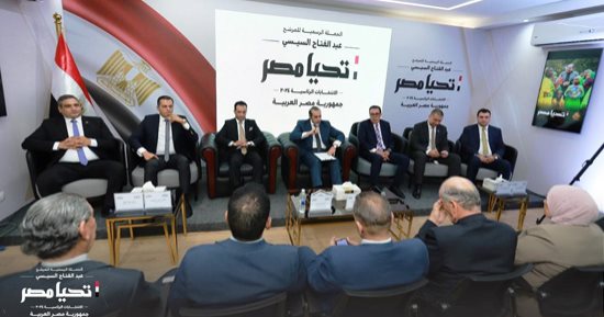وفد من نقابة العاملين بالغزل والنسيج يزور حملة المرشح عبدالفتاح السيسى لإعلان تأييده