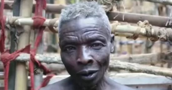 رجل يخاف من النساء ويعيش فى عزلة عنهن منذ 55 عامًا