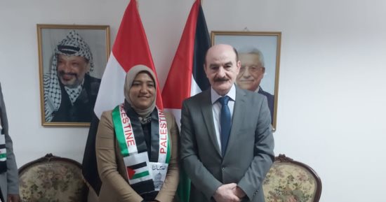 القنصل العام لفلسطين يستقبل حزب الاتحاد ويقلد قياداته "الكوفيه الفلسطيني"