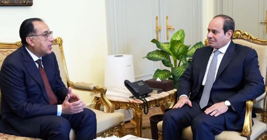 الرئيس السيسى يبحث مع رئيس الوزراء عددا من ملفات العمل الداخلى  