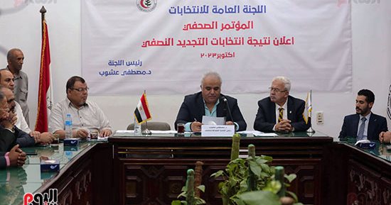 أسامة عبد الحى نقيبا عاما للأطباء رسميا.. 10.37% نسبة المشاركة الأعلى منذ 2011.. الدقهلية وكفر الشيخ تتصدران المحافظات.. والنقيب: على كل طبيب محاسبة مجلس النقابة لتحسين العمل الجماعى.. صور