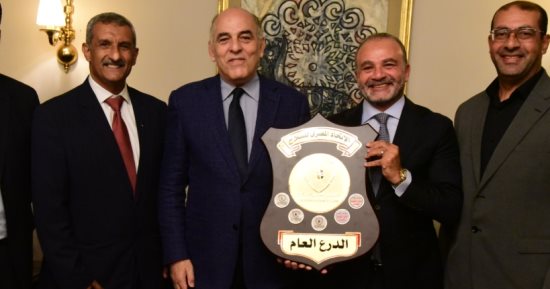 نادى الصيد يتسلم درع الدورى العام للسلاح .. صور