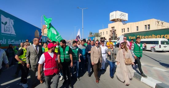 محافظ شمال سيناء يتفقد قافلة مساعدات التحالف الوطنى بالعريش.. صور