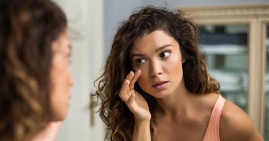 وصفات طبيعية.. 6 علاجات من مطبخك للتخلص من الهالات السوداء