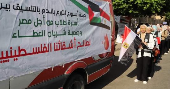 رئيس جامعة عين شمس تتفقد حملة الجامعة للتبرع بالدم تضامنا مع الأشقاء الفلسطينيين