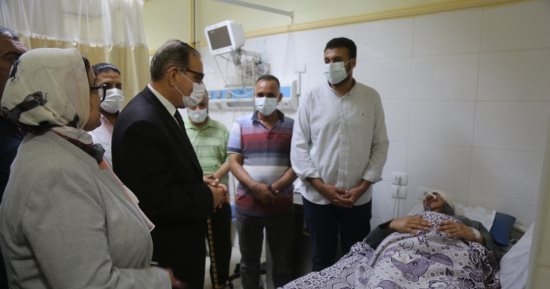 محافظ كفر الشيخ يزور وكيل وزارة الأوقاف بعد تعرضه لحادث سير.. صور