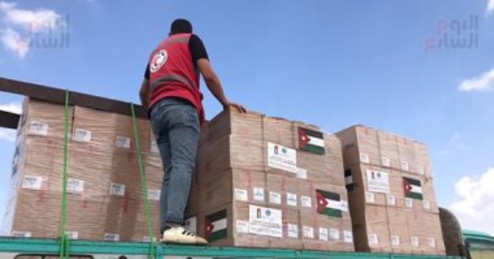 وصول شحنتى مساعدات قطرية لقطاع غزة لمطار العريش