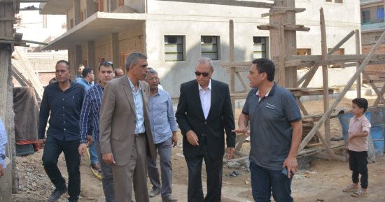 محافظ القليوبية يتفقد مشروعات "حياة كريمة" بشبين القناطر 