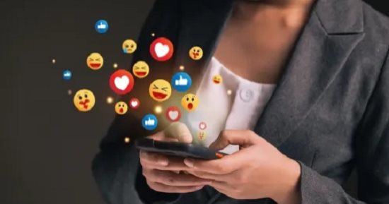 4 علامات حمراء تخص رموزا تعبيرية يرسلها شريكك إليك.. منها اللايك