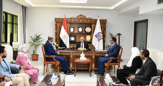 محافظ قنا يستقبل وفد الأكاديمية الوطنية للتدريب