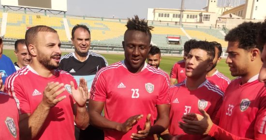 لاعبو الطلائع يحتفلون بعيد ميلاد موسى دياورا ..صور 