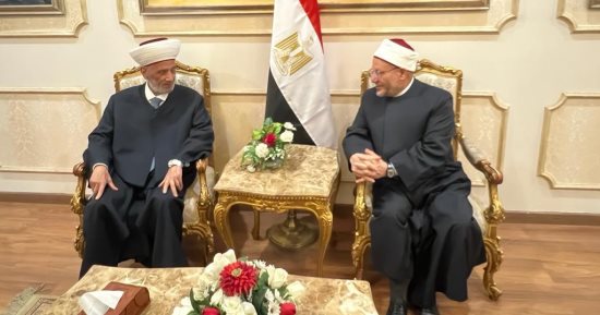 مفتي الجمهورية يستقبل مفتى لبنان الشيخ عبد اللطيف دريان بمطار القاهرة الدولى