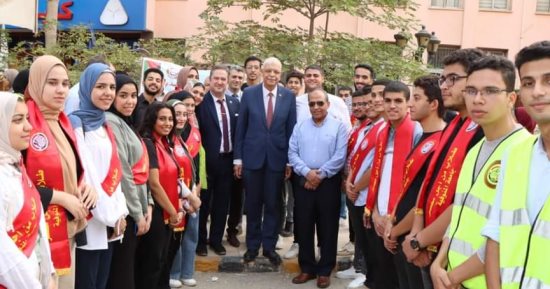 رئيس جامعة المنوفية يتابع حملة التبرع بالدم للفلسطينيين بمجمع الكليات النظرية