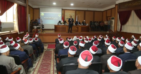محافظ كفر الشيخ يشهد فعاليات الندوة التثقيفية للأئمة والواعظات بالأوقاف