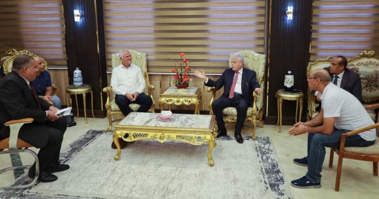 محافظ جنوب سيناء يتابع إجراءات إنشاء أول محطة لإنتاج هيدروجين أخضر بمدينة الطور