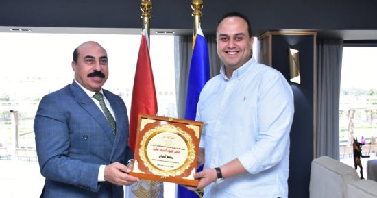 رئيس هيئة الرعاية الصحية ومحافظ أسوان يتفقدان مستشفيات المسلة والرمد والصداقة