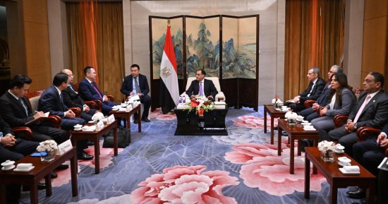 رئيس الوزراء يلتقى رئيس شركة "تيدا" على هامش منتدى الحزام" بالصين