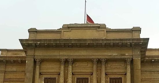 مجلس الشيوخ ينكس أعلامه حداداً على ضحايا فلسطين 