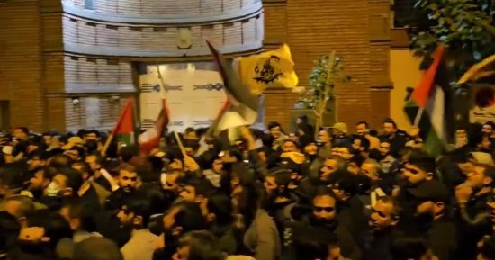 العالم هذا الصباح.. ماكرون: لا شيء يمكنه تبرير قصف مستشفى واستهداف المدنيين.. مستشار الأمن القومى الإسرائيلى يتوقع تدخل الولايات المتحدة إذا اتسع نطاق الحرب.. بايدن: "حزين جراء القصف المميت لمستشفى فى غزة"