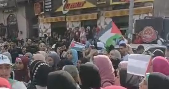 طلاب جامعة الإسكندرية ينظمون وقفة تضامنية مع الشعب الفلسطينى.. صور