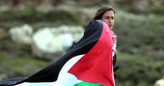 المرأة الفلسطينية أيقونة المقاومة.. تاريخ من النضال والدفاع عن الوطن