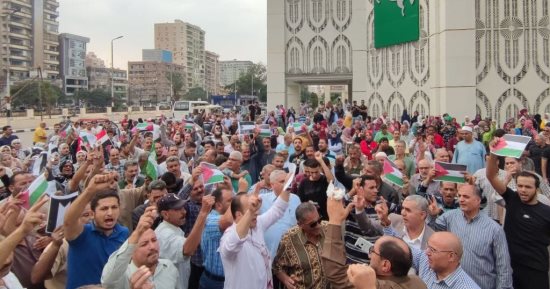 يا فلسطين إحنا معاكى ليوم الدين.. وقفة لأهالى الشرقية أمام مبنى المحافظة لدعم فلسطين