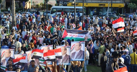 أهالى بورسعيد ينظمون وقفة تضامنية مع أهل غزة.. فيديو وصور