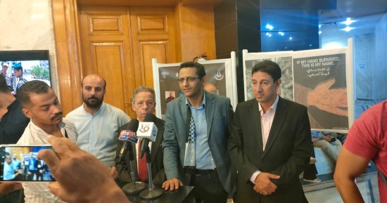 نقيب البيطريين يشارك فى وقفة الصحفيين ضد جرائم الجيش الإسرائيلى