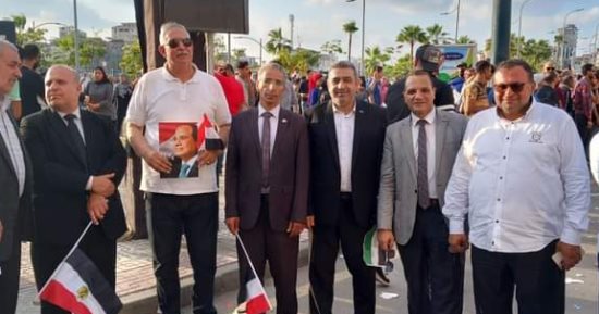 تعليم دمياط يشارك بوفد فى وقفة تندد بالاعتداء الإسرائيلى على غزة