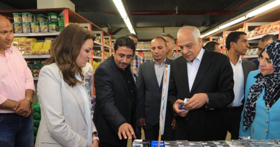 محافظ الجيزة يتابع تنفيذ مبادرة خفض أسعار السلع الغذائية ببولاق الدكرور