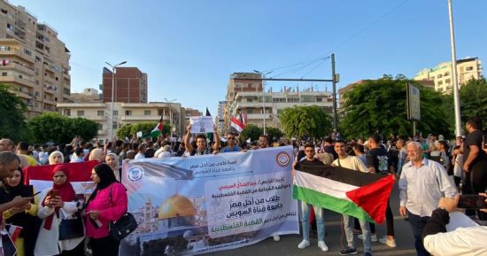 شباب وقيادات جامعة قناة السويس ينظمون وقفة تضامنية مع أهالى غزة ودعما لموقف مصر من القضية