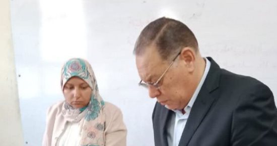 محافظ الشرقية يفاجئ المنشآت الخدمية بقرية الزوامل ويحيل 30 موظفا متغيبا للتحقيق