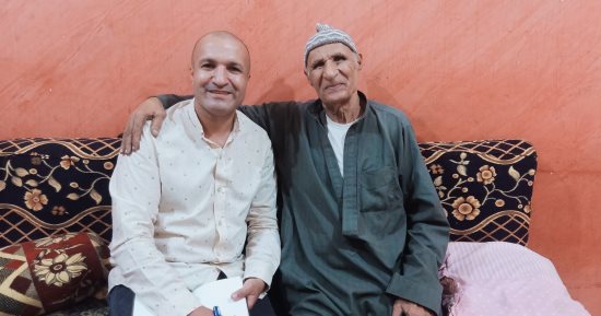 الجندى رمضان صالح ابن بنى سويف يروى ذكريات 50 عامًا على انتصارات أكتوبر.. تعرضت للإصابة فى 67 وطلبت من القائد المشاركة فى حرب أكتوبر.. وعثرت على صندوق ذخيرة بالضفة الشرقية وحملته على كتفى وسلمته فى ألماظة