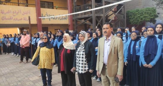 تنكيس الأعلام والوقوف دقيقة حداد على أرواح شهداء فلسطين بمدارس الجيزة