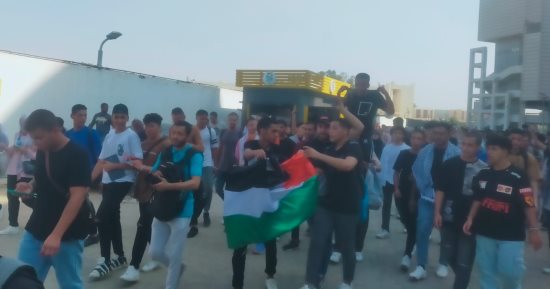 مسيرة للآلاف من طلاب جامعة عين شمس للتنديد بالعدوان الإسرائيلى.. صور