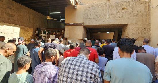 أبناء الأقصر يؤدون صلاة الغائب على ضحايا فلسطين بمسجد أبو الحجاج والساحات.. صور