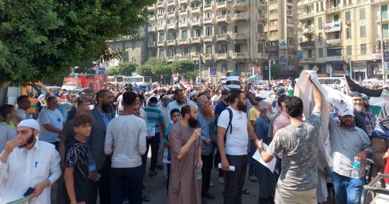 ميدان سيدى جابر بالإسكندرية يشتعل بهتافات "فلسطين قضية أمة.. لالا للتهجير".. صور