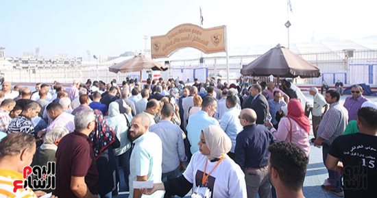 خلاف بين مندوبى العتال والقائمة الموحدة فى الخيمة الانتخابية بالزمالك