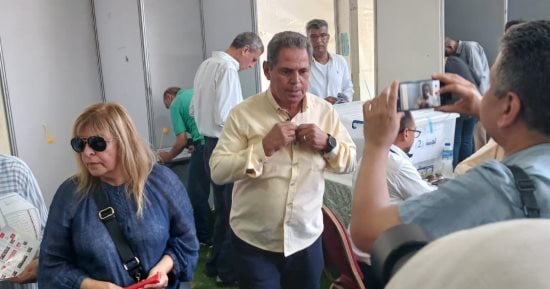 محمود سعد يدلى بصوته فى انتخابات نادى الزمالك
