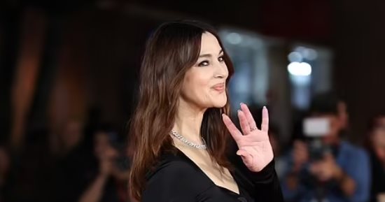 مونيكا بيلوتشى على ريد كاربت مهرجان روما السينمائى من أجل أحدث أفلامها