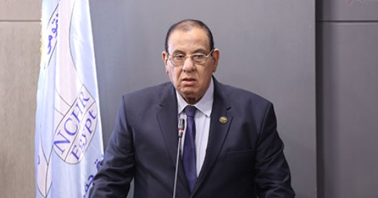 النائب طلعت عبد القوى يدعو مجلس النواب مراجعة مواد الدستور لتفعيل المجالس المستقلة