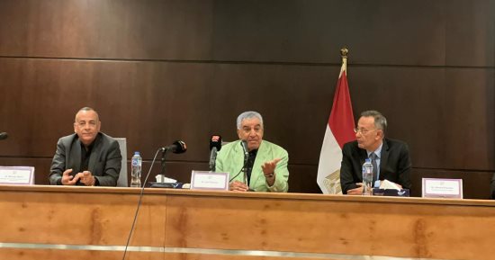 زاهى حواس يعلن اكتشافات أثرية جديدة بوادى الملوك 