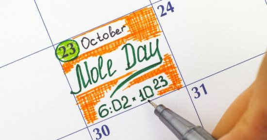جائزة نوبل تحتفل Mole Day.. عطلة غير رسمية للكيميائيين.. فماذا نعرف عنها؟