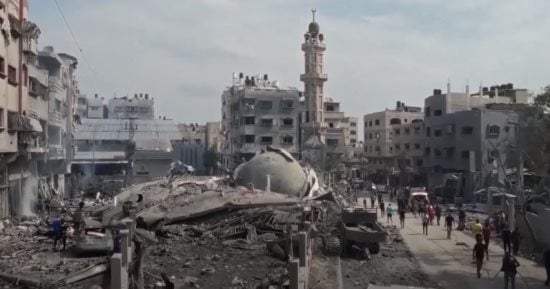 اليوم 44.. الاعتداءات البربرية الإسرائيلية على مستشفيات ومساجد غزة مستمرة.. إطلاق نار كثيف فى محيط مستشفيات المعمدانى والإندونيسي وناصر الطبي.. وتدمير 4 مساجد إثر قصف إسرائيلى على جباليا شمال غزة